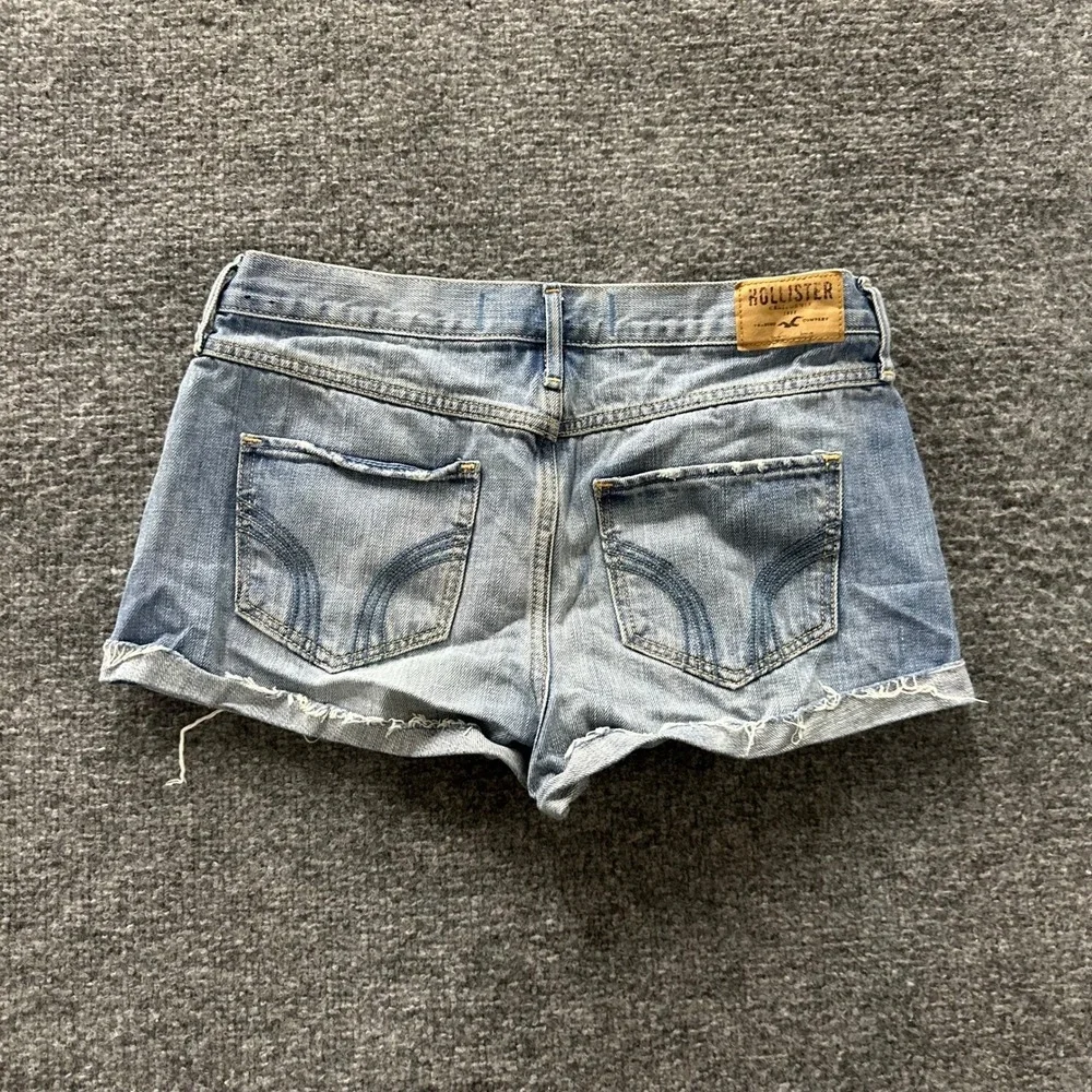Hollister Denim Shorts Womens Size 7/28 Light Wash Quilted Rhinestone Raw Hem